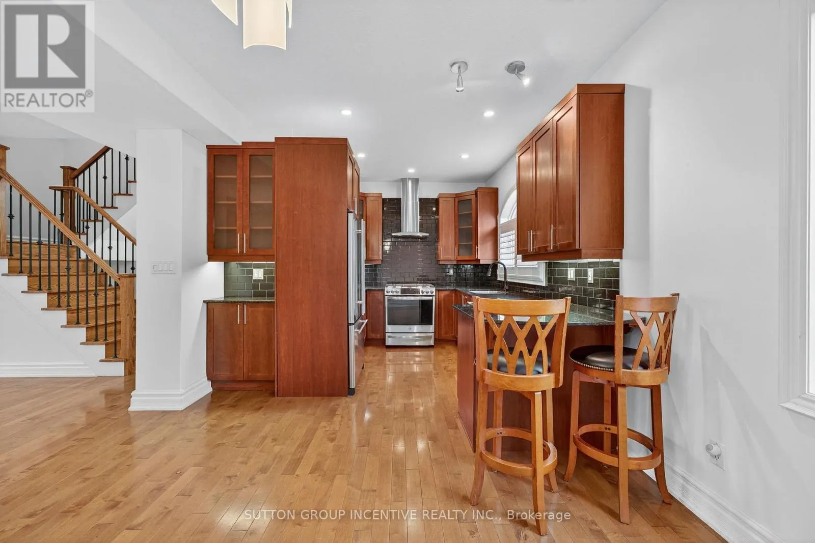 23 WHITE OAKS ROAD