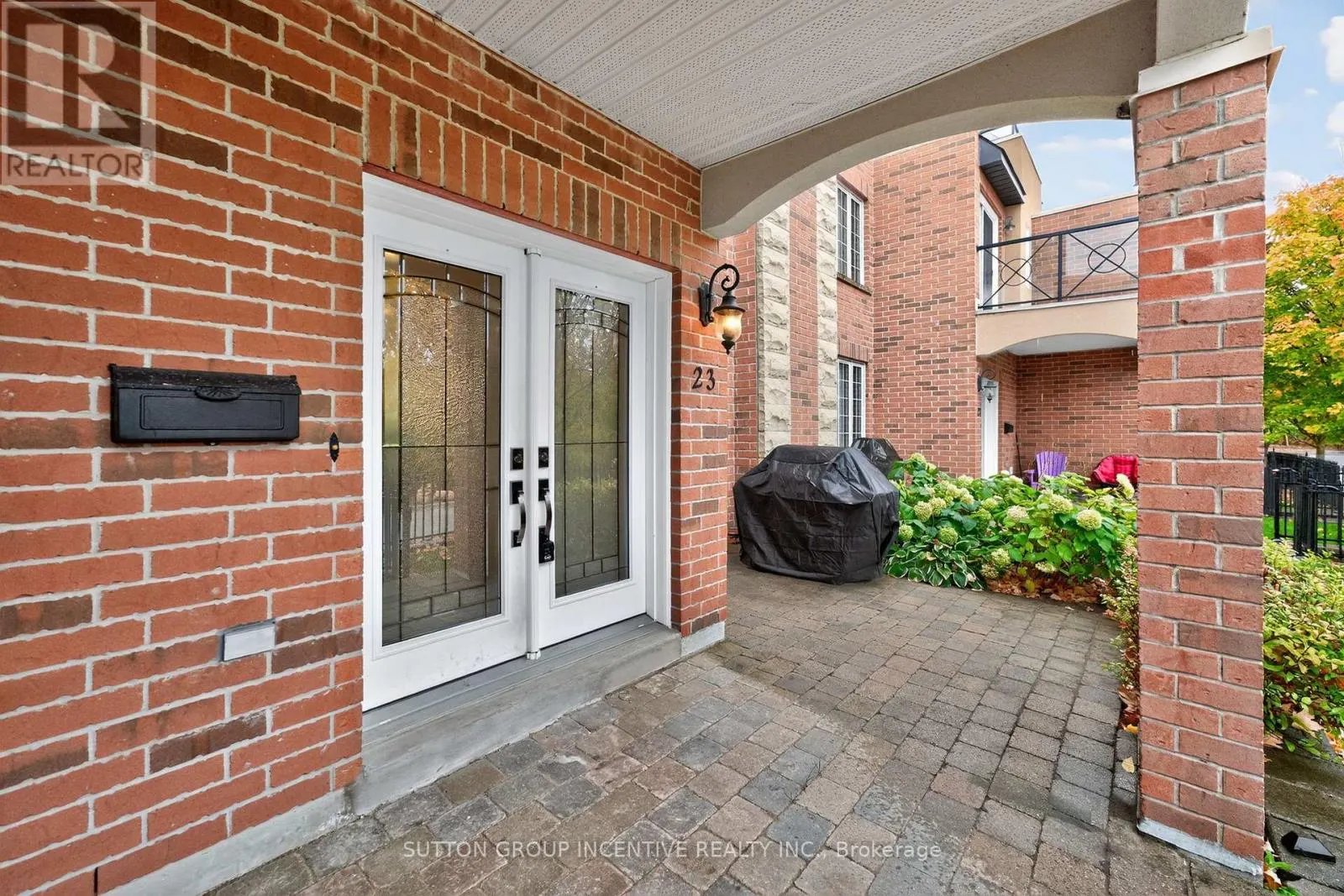 23 WHITE OAKS ROAD