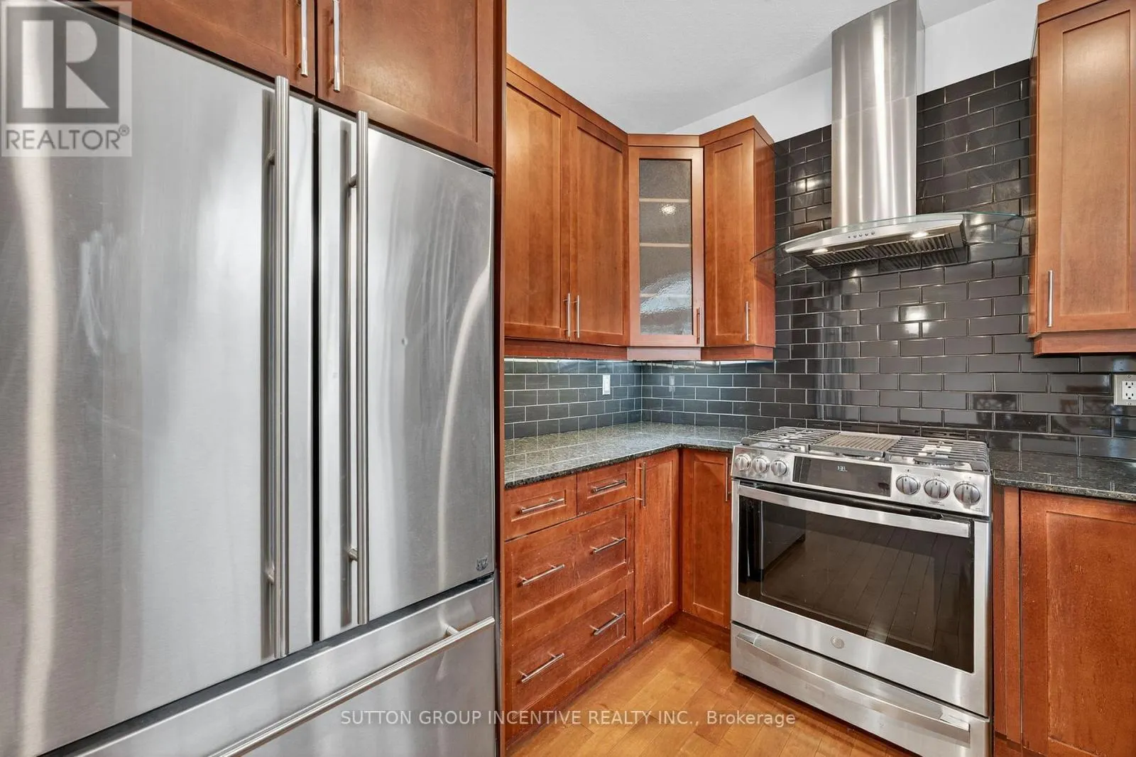 23 WHITE OAKS ROAD