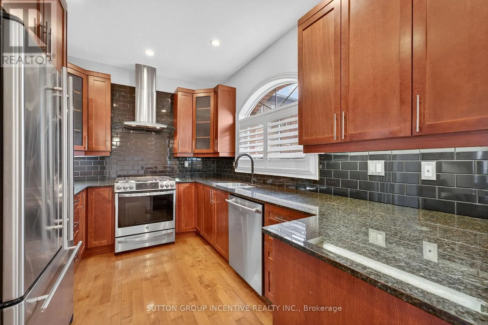 23 WHITE OAKS ROAD
