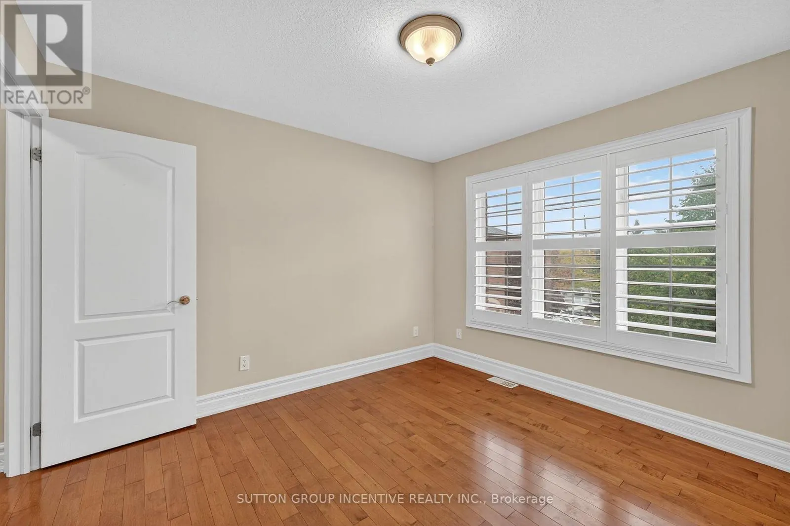 23 WHITE OAKS ROAD