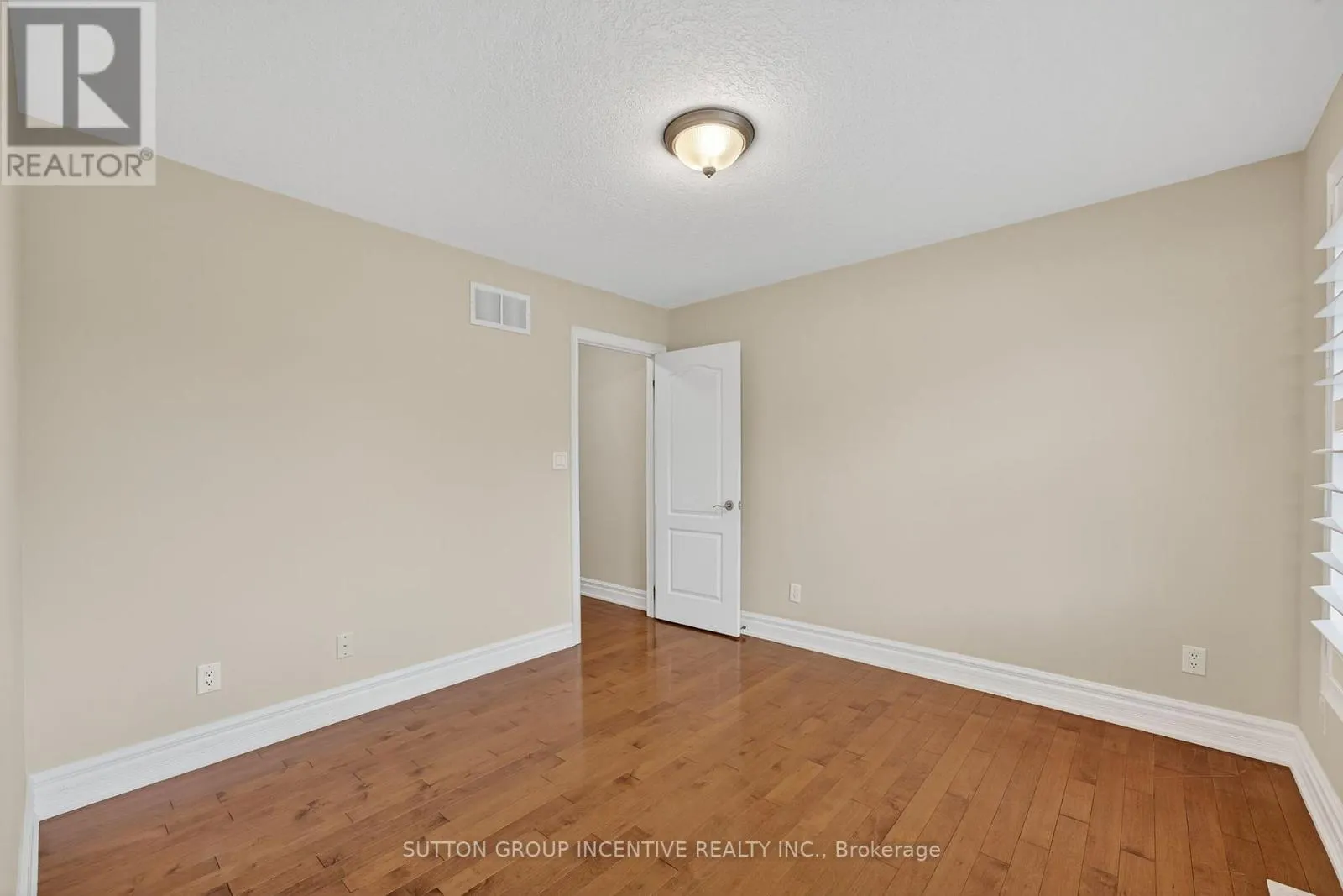 23 WHITE OAKS ROAD