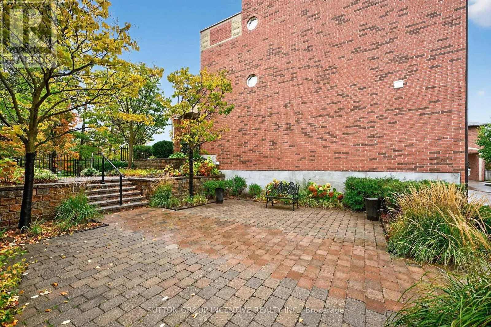 23 WHITE OAKS ROAD