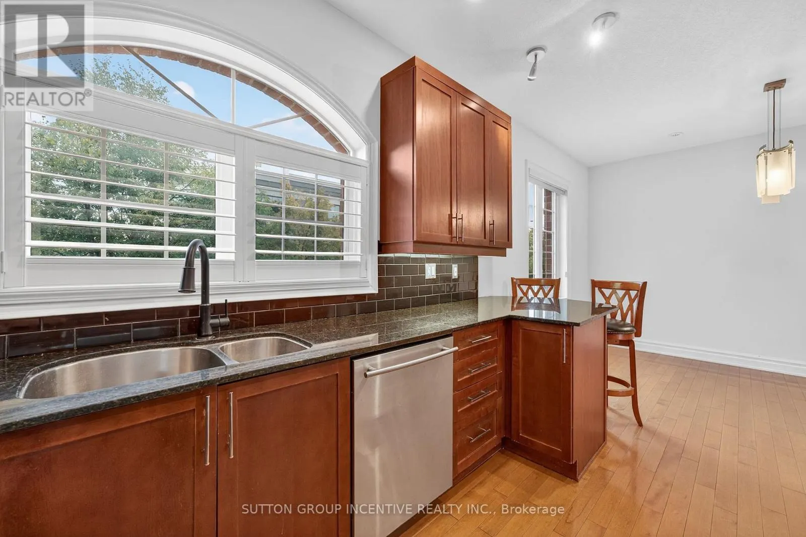 23 WHITE OAKS ROAD