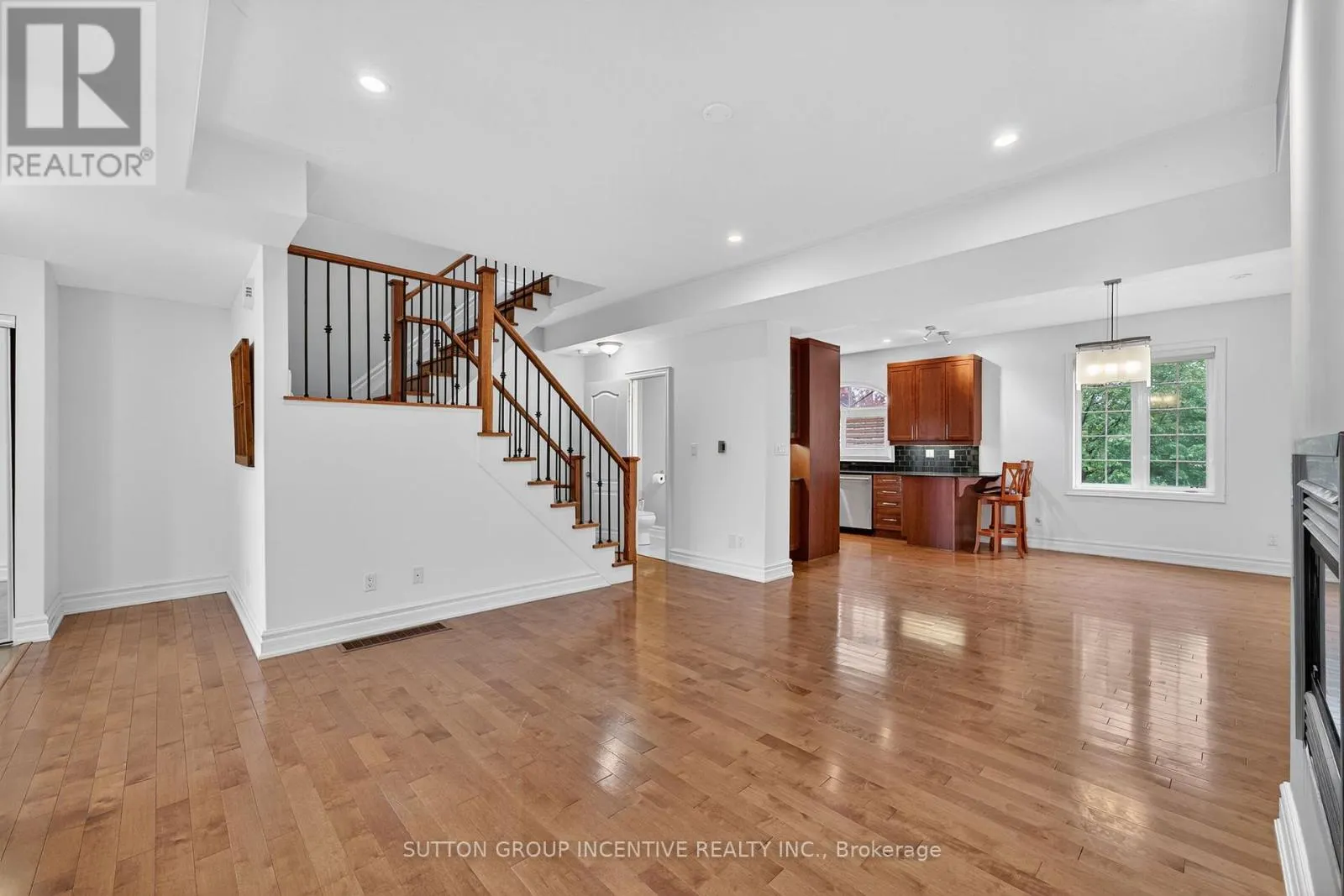 23 WHITE OAKS ROAD