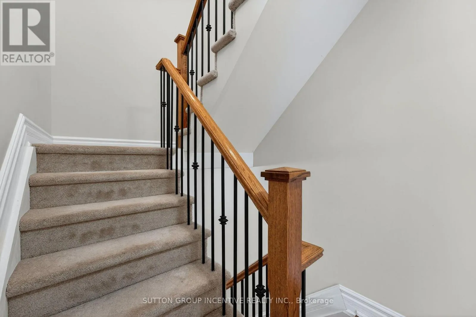 23 WHITE OAKS ROAD