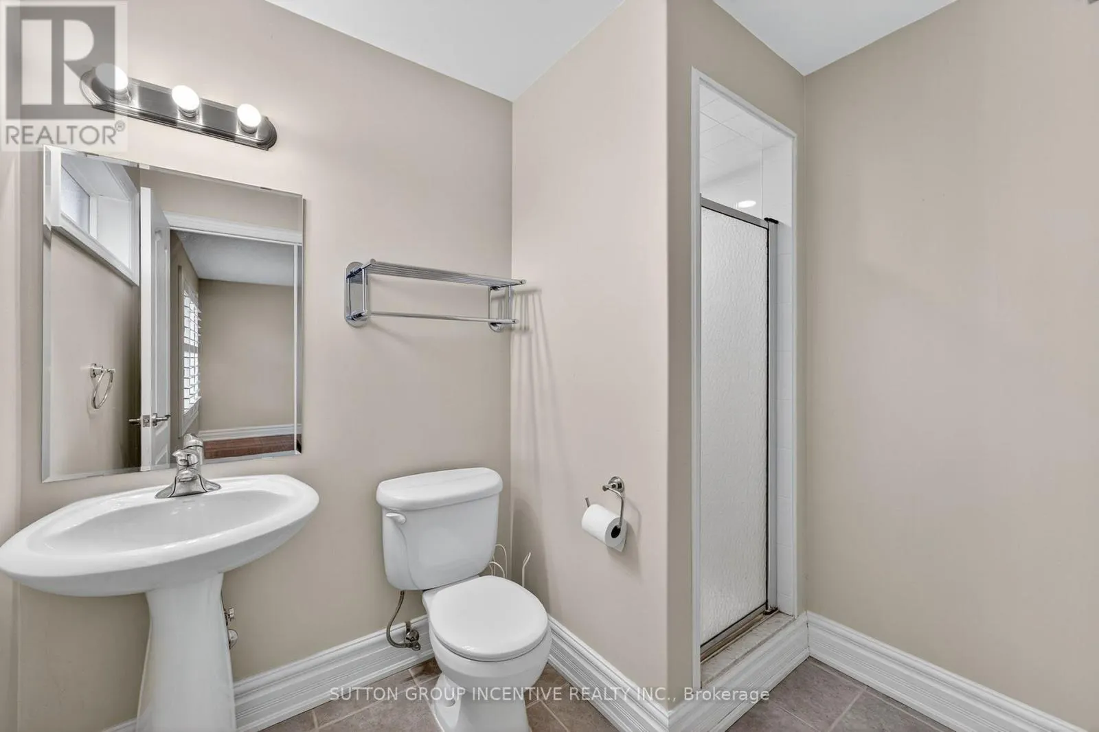 23 WHITE OAKS ROAD