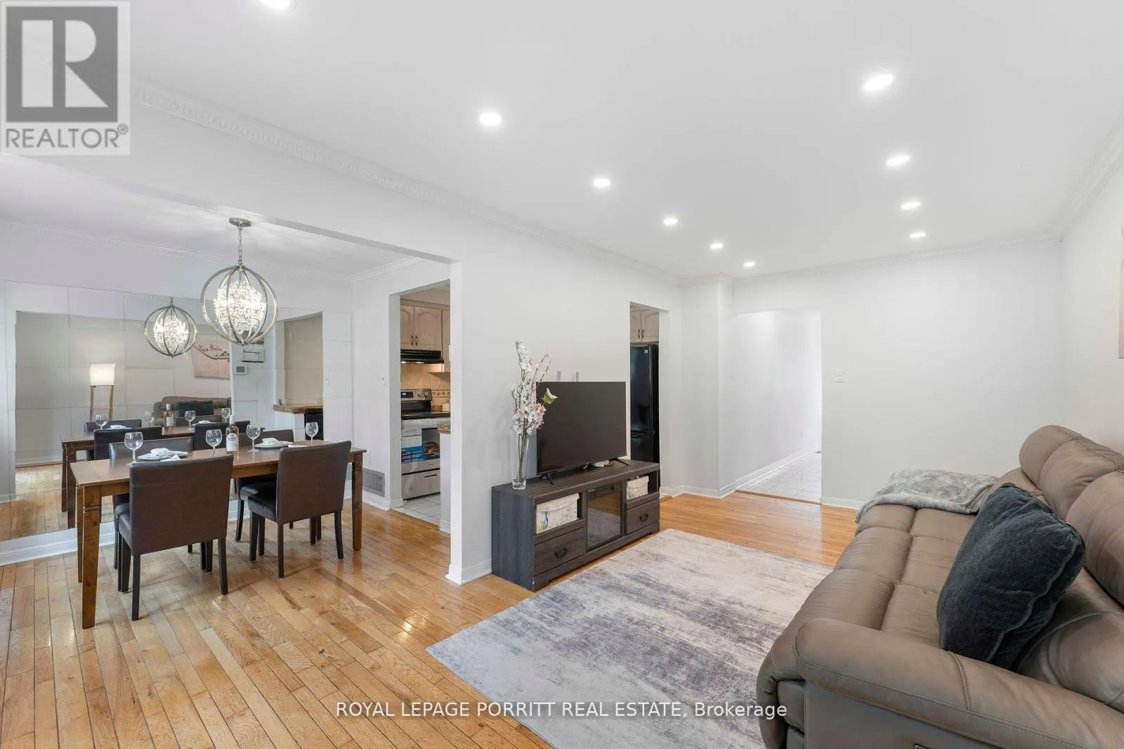 32 CHAUCER CRESCENT