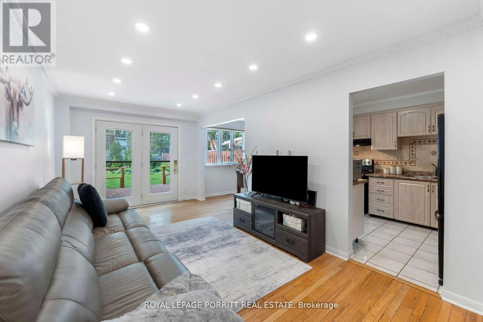 32 CHAUCER CRESCENT