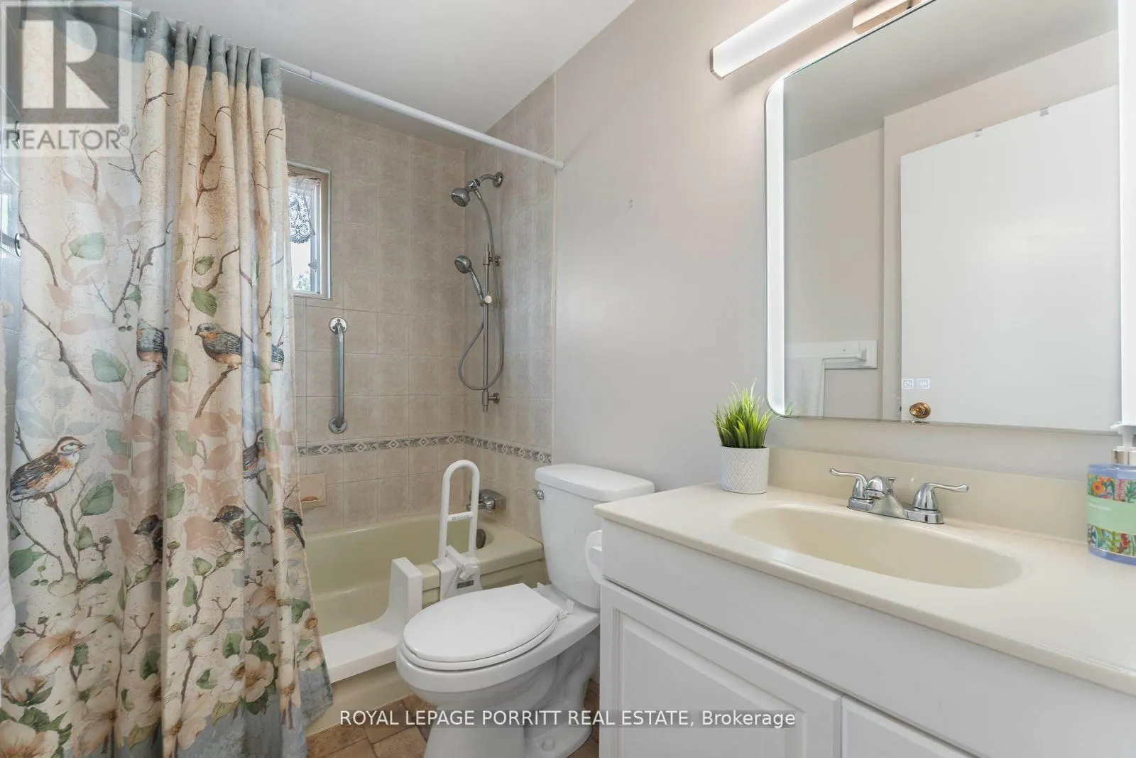 32 CHAUCER CRESCENT