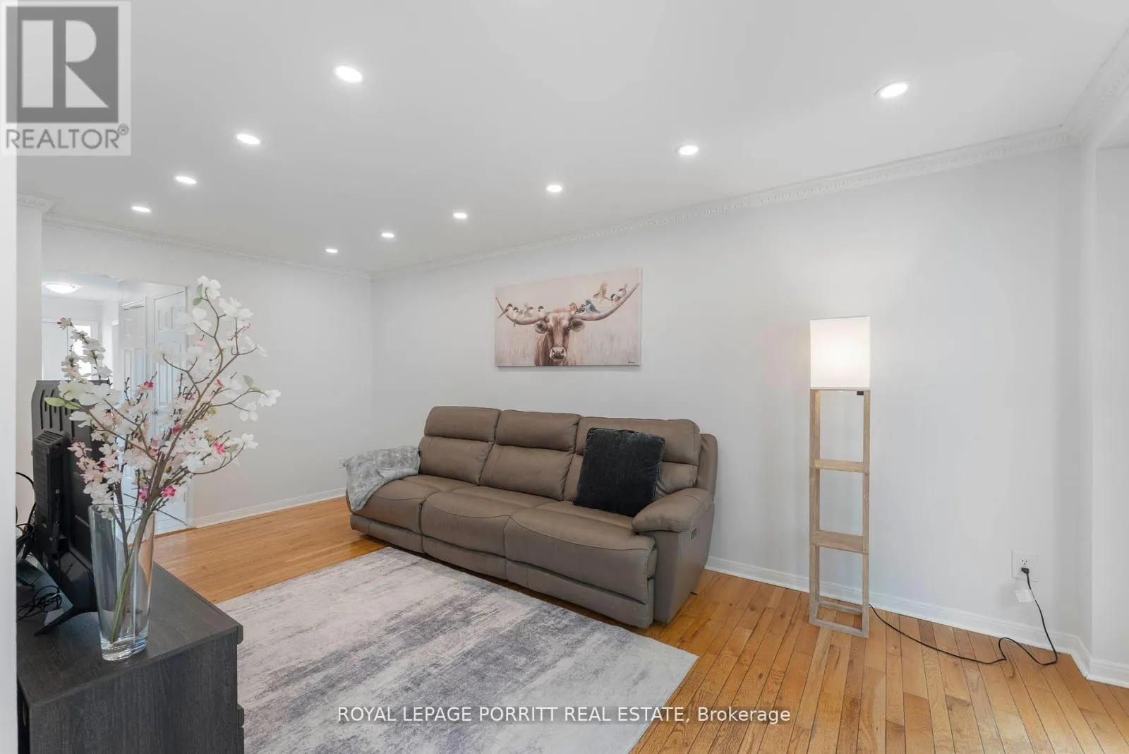 32 CHAUCER CRESCENT
