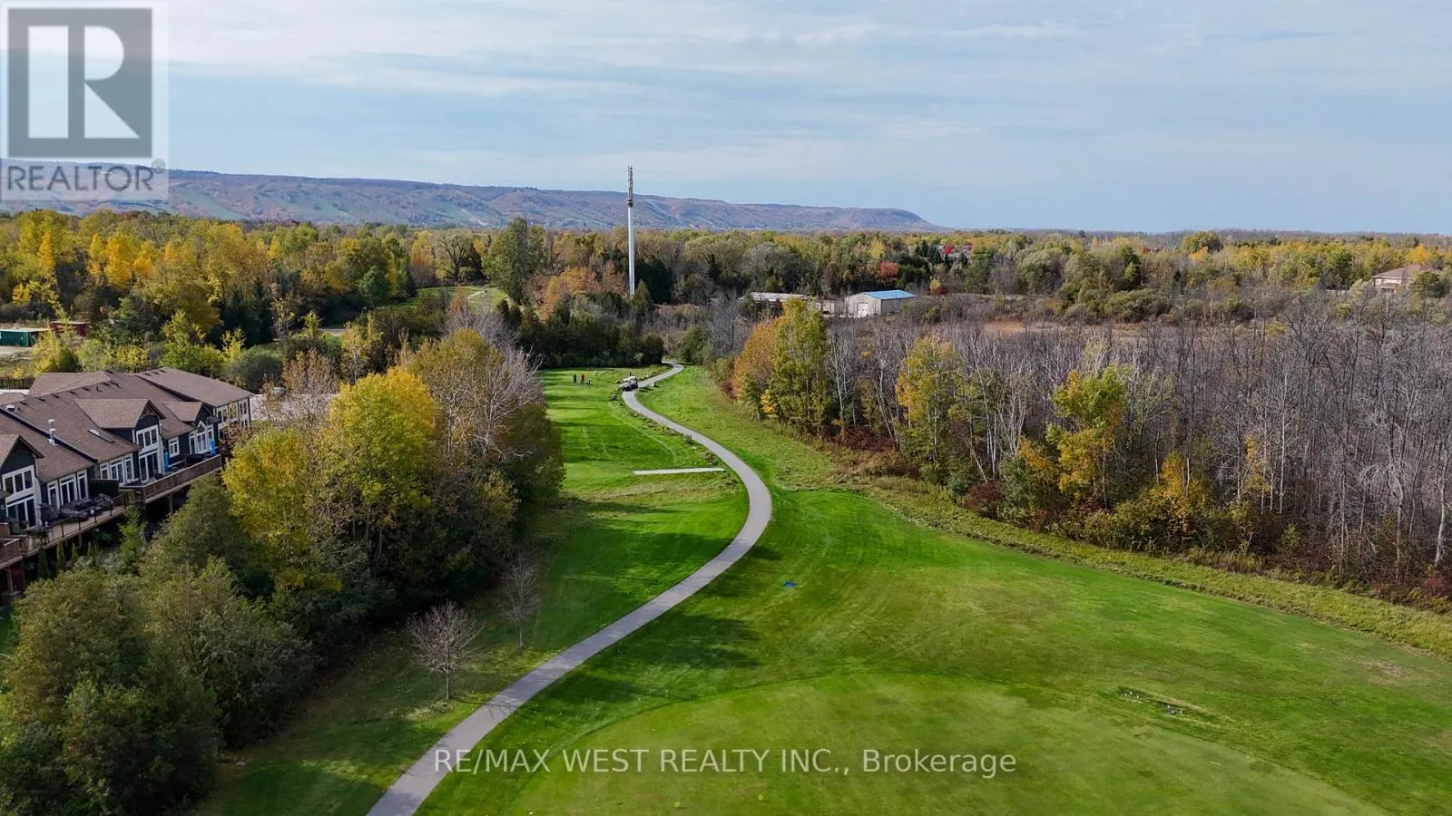8 SPOONER CRESCENT