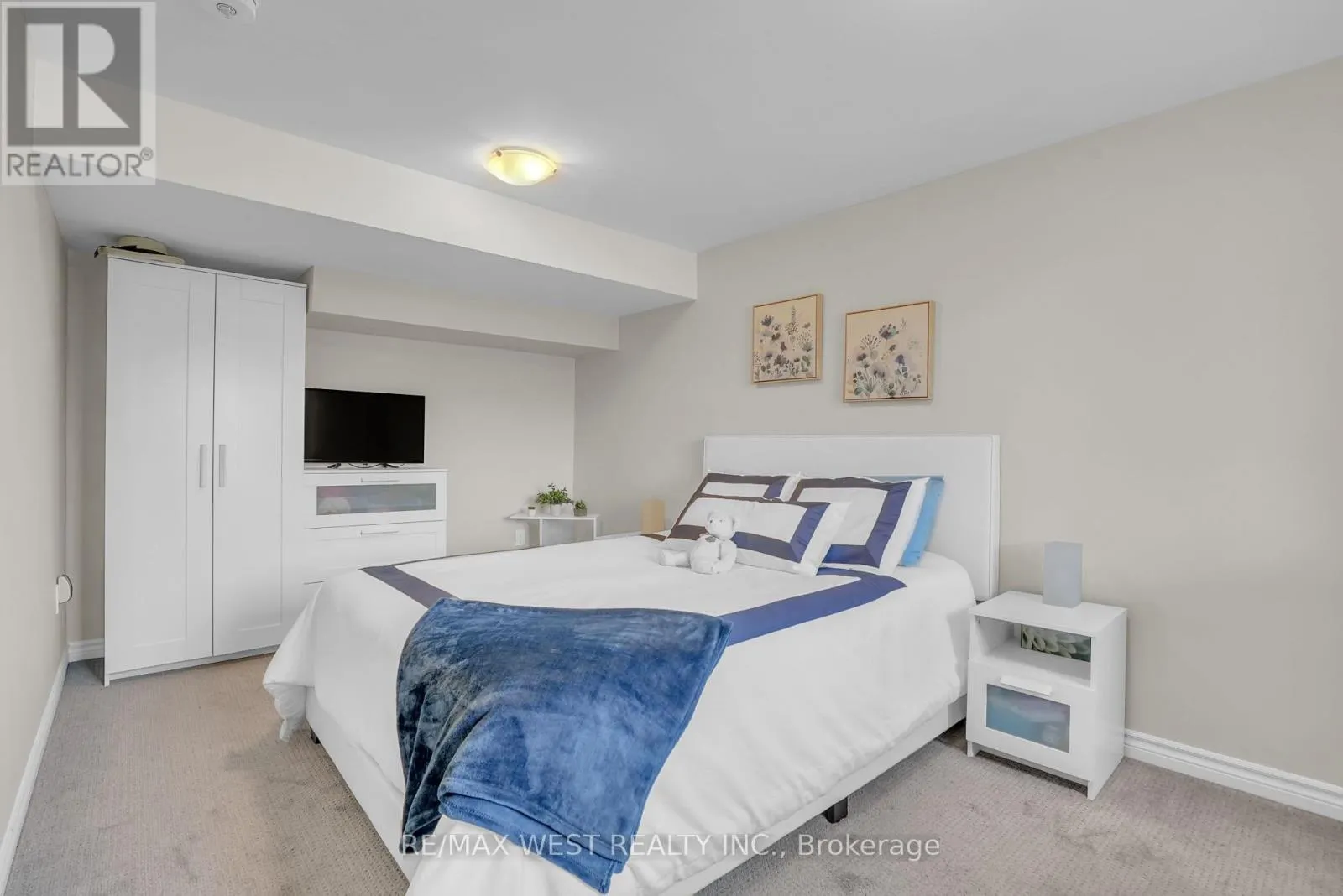 8 SPOONER CRESCENT