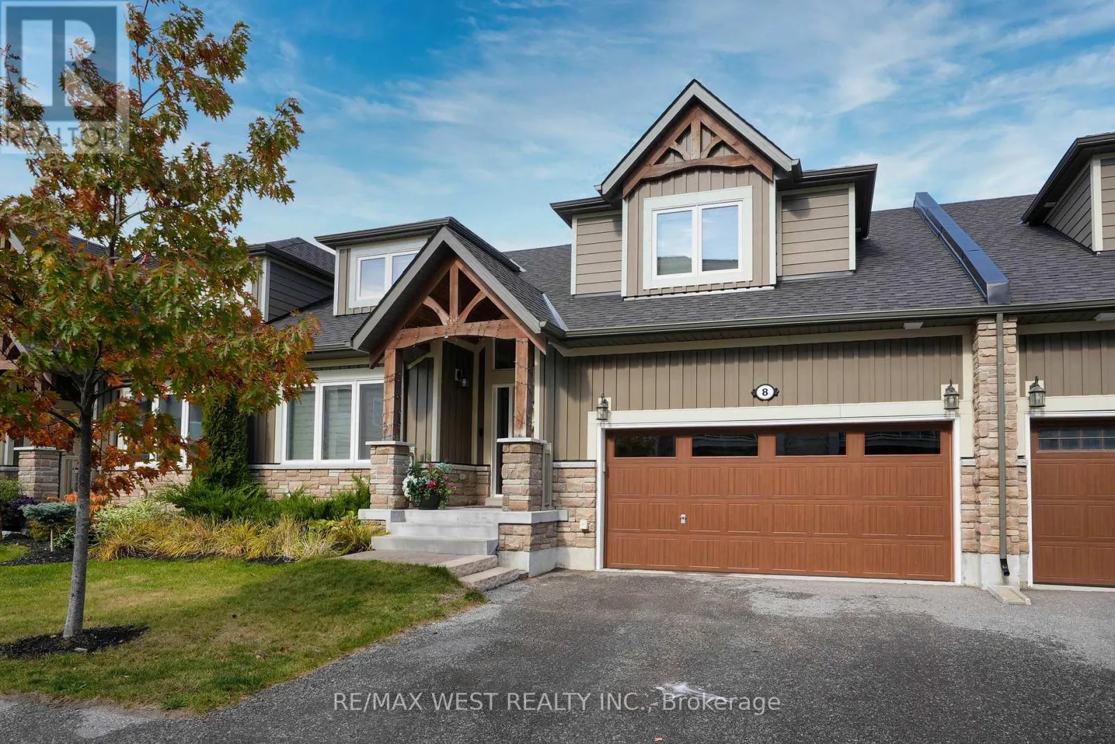 8 SPOONER CRESCENT
