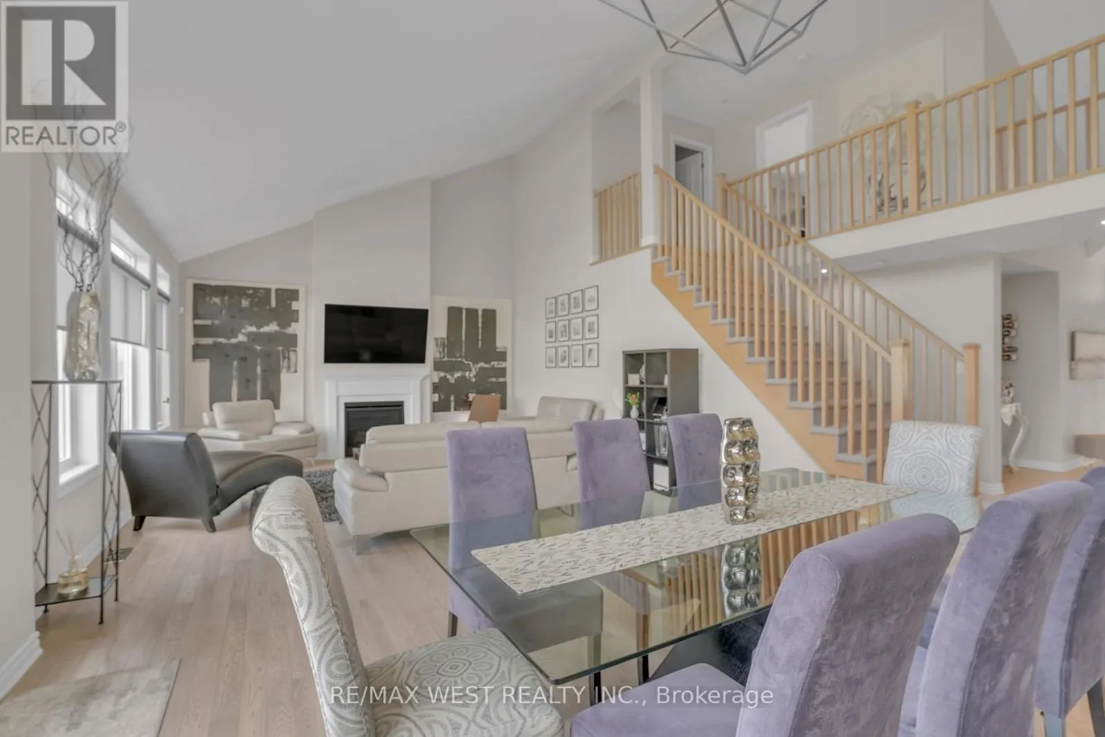 8 SPOONER CRESCENT