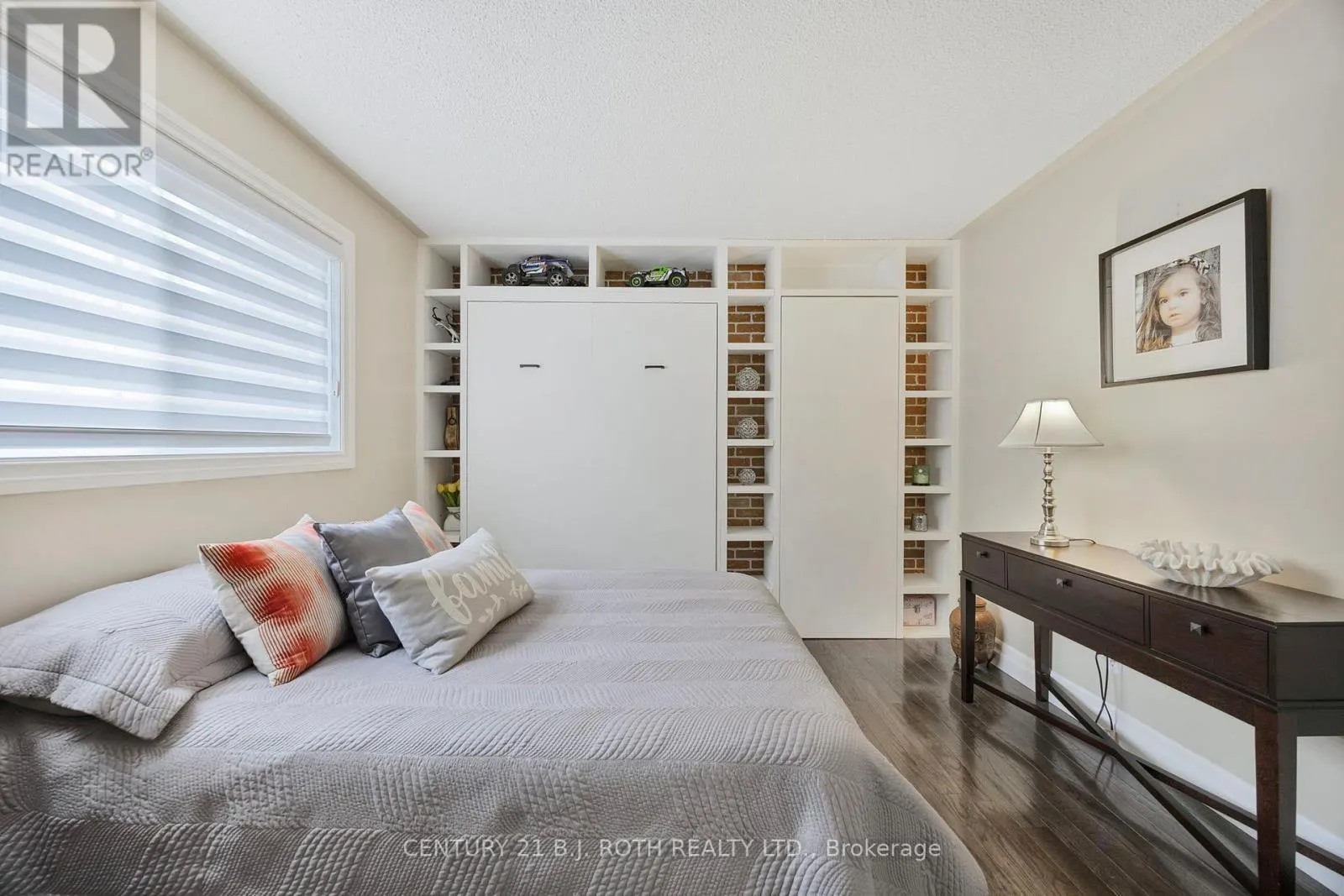 10 ALLEN DRIVE N