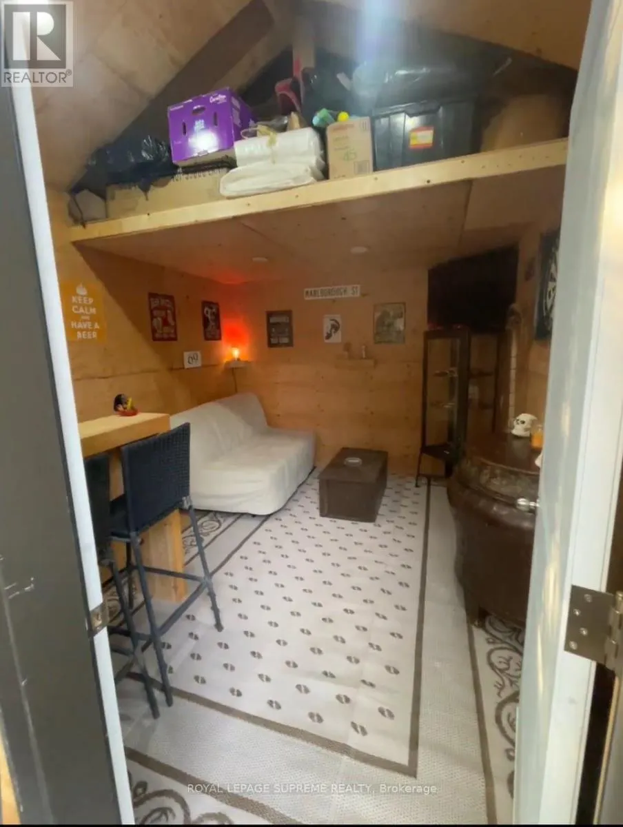 248 MISSISSAGA STREET W