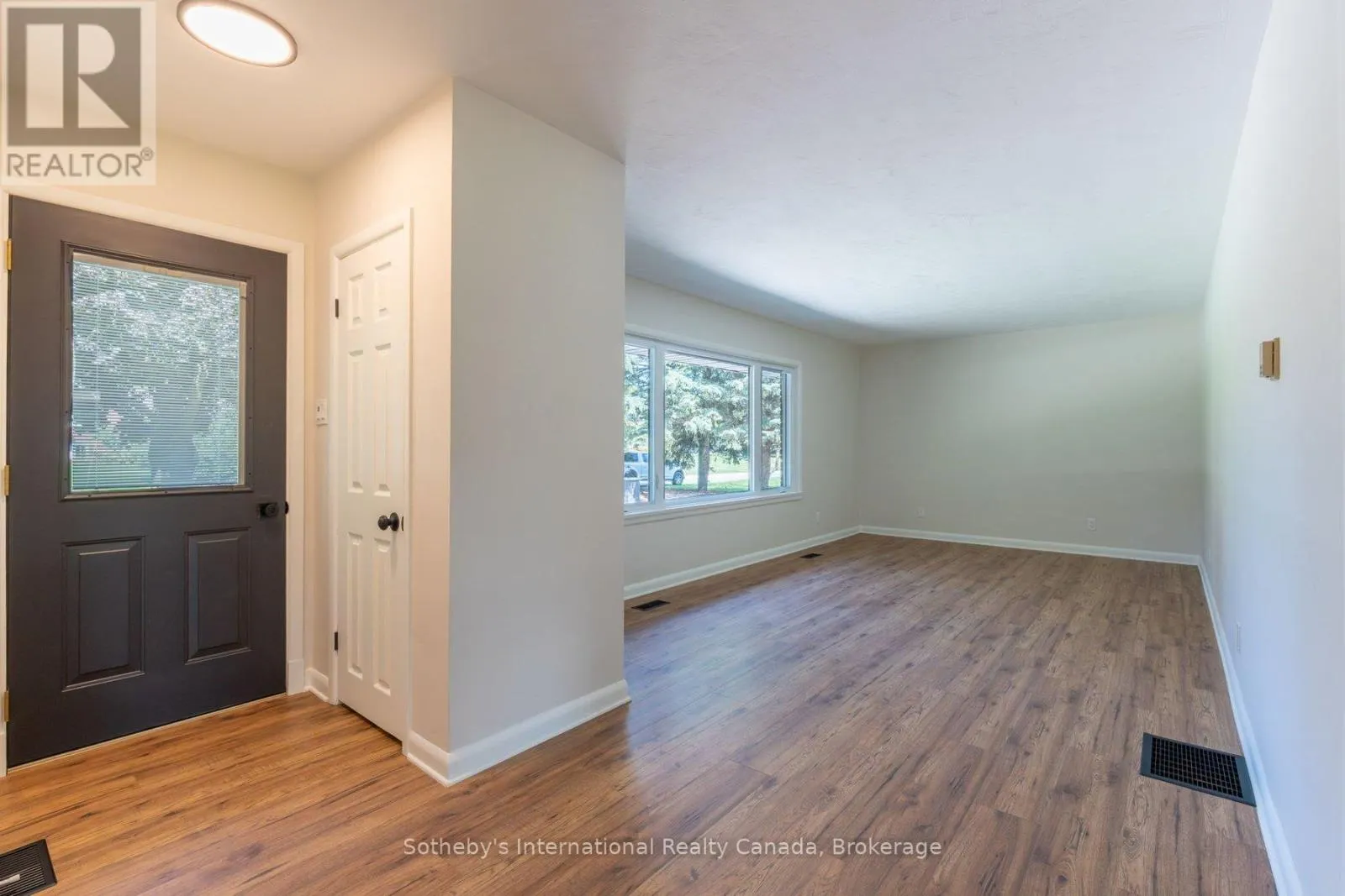 31 ELIZABETH STREET E