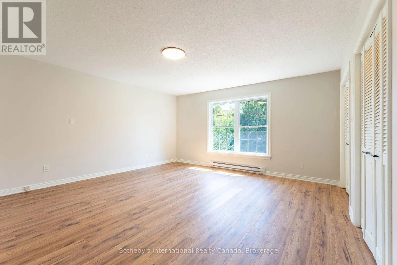 31 ELIZABETH STREET E