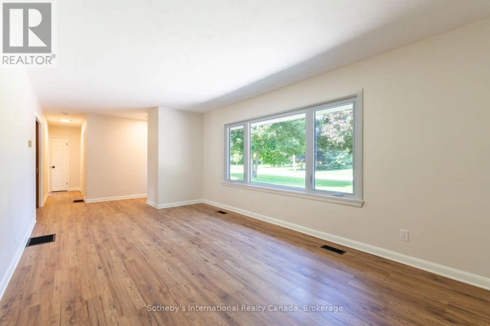 31 ELIZABETH STREET E