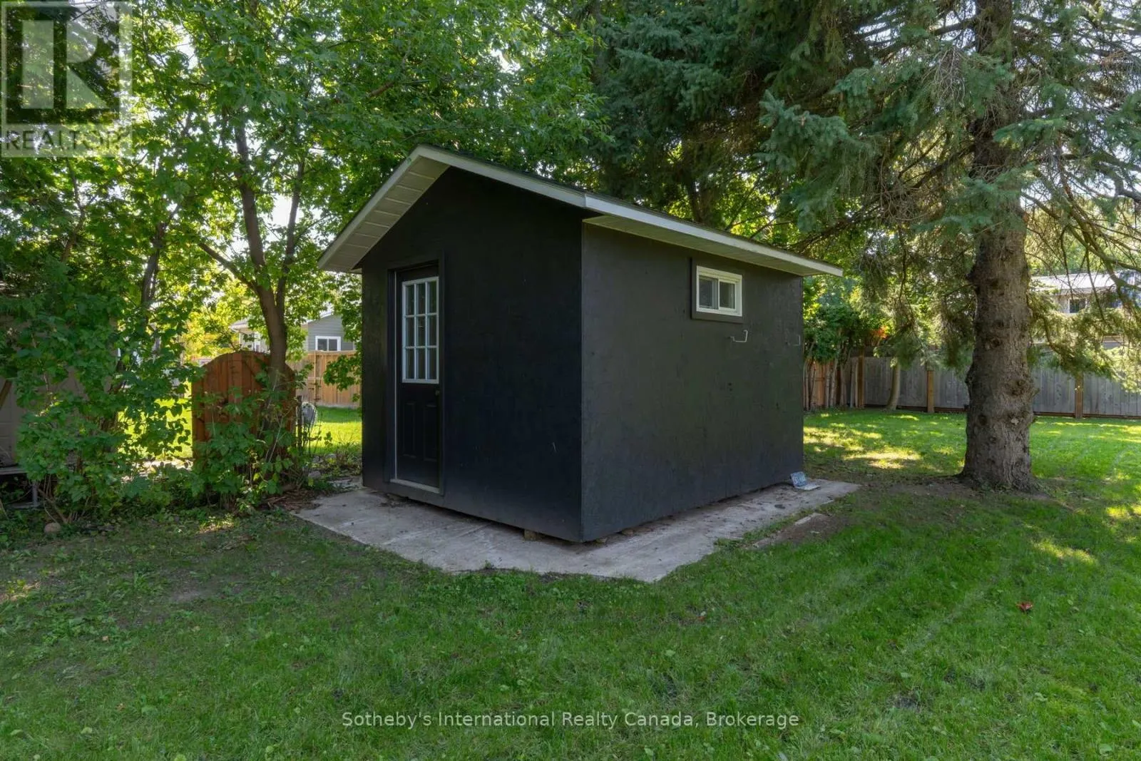 31 ELIZABETH STREET E