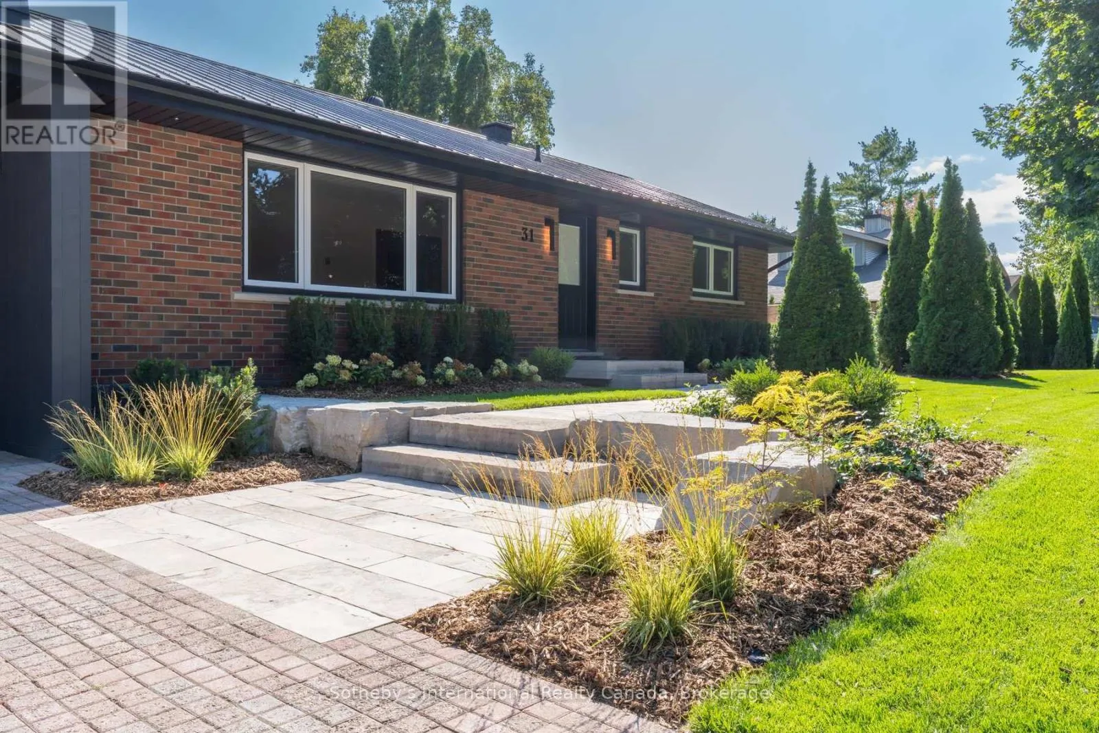 31 ELIZABETH STREET E