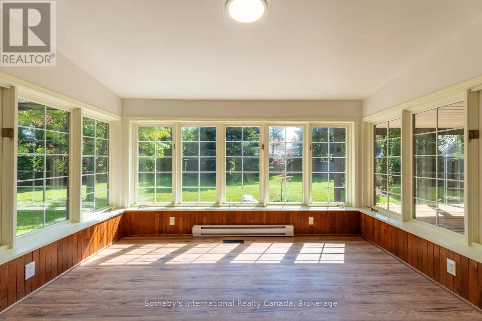 31 ELIZABETH STREET E