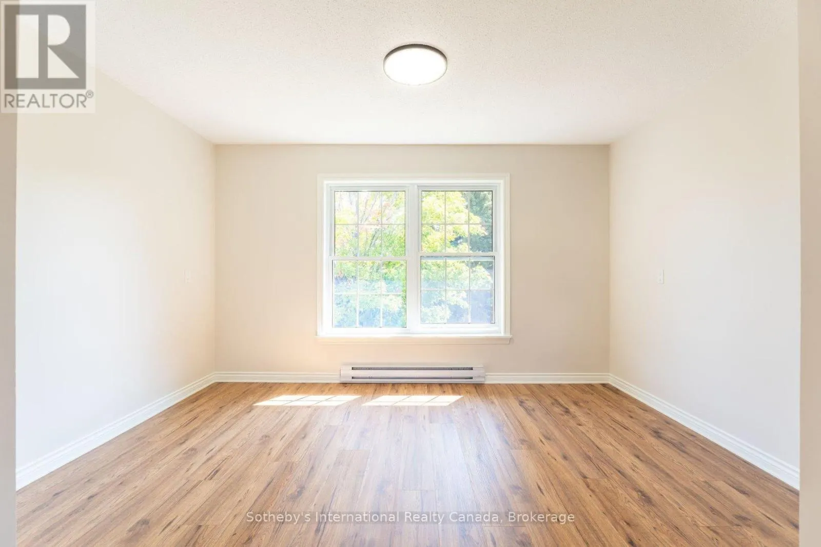 31 ELIZABETH STREET E