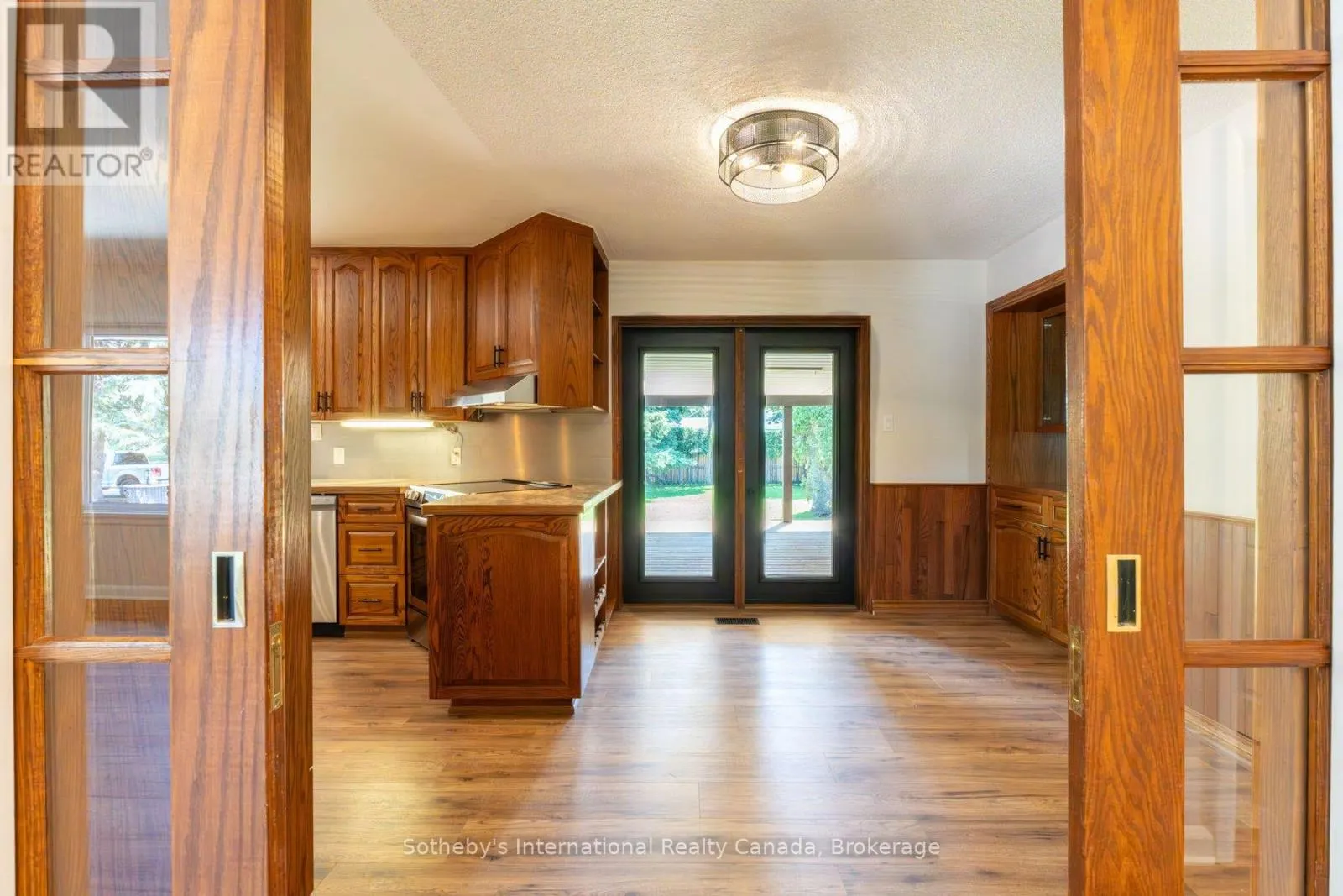 31 ELIZABETH STREET E