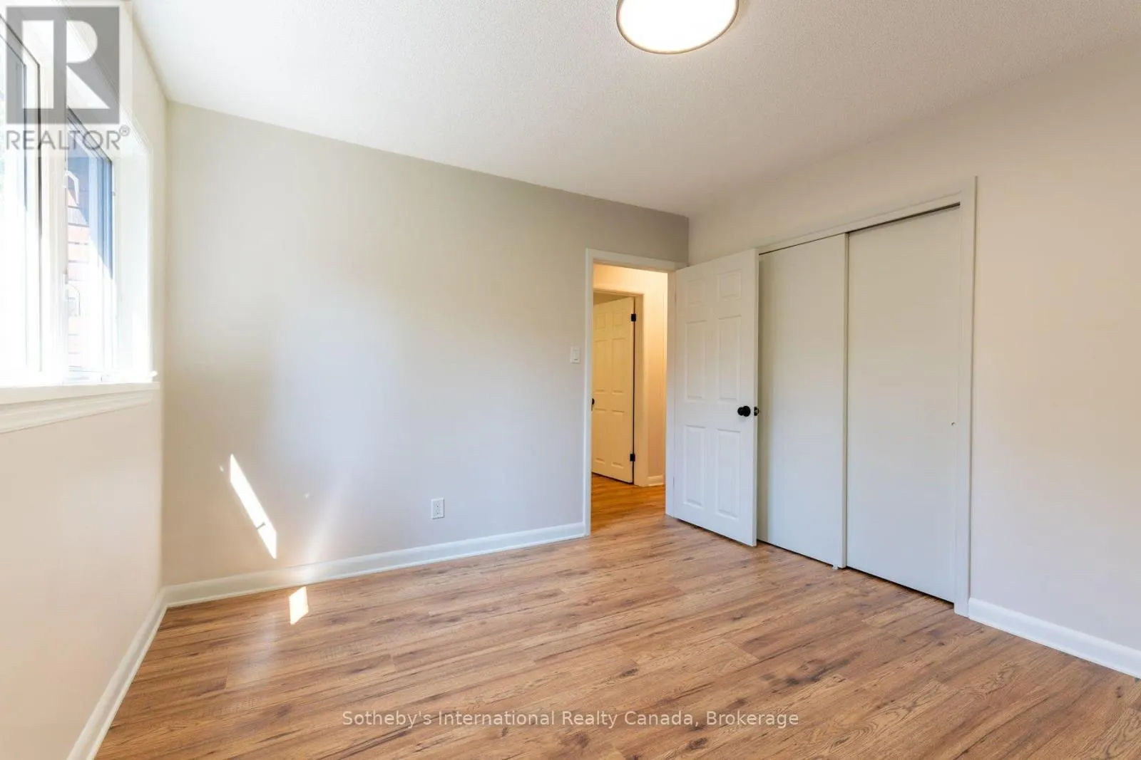 31 ELIZABETH STREET E