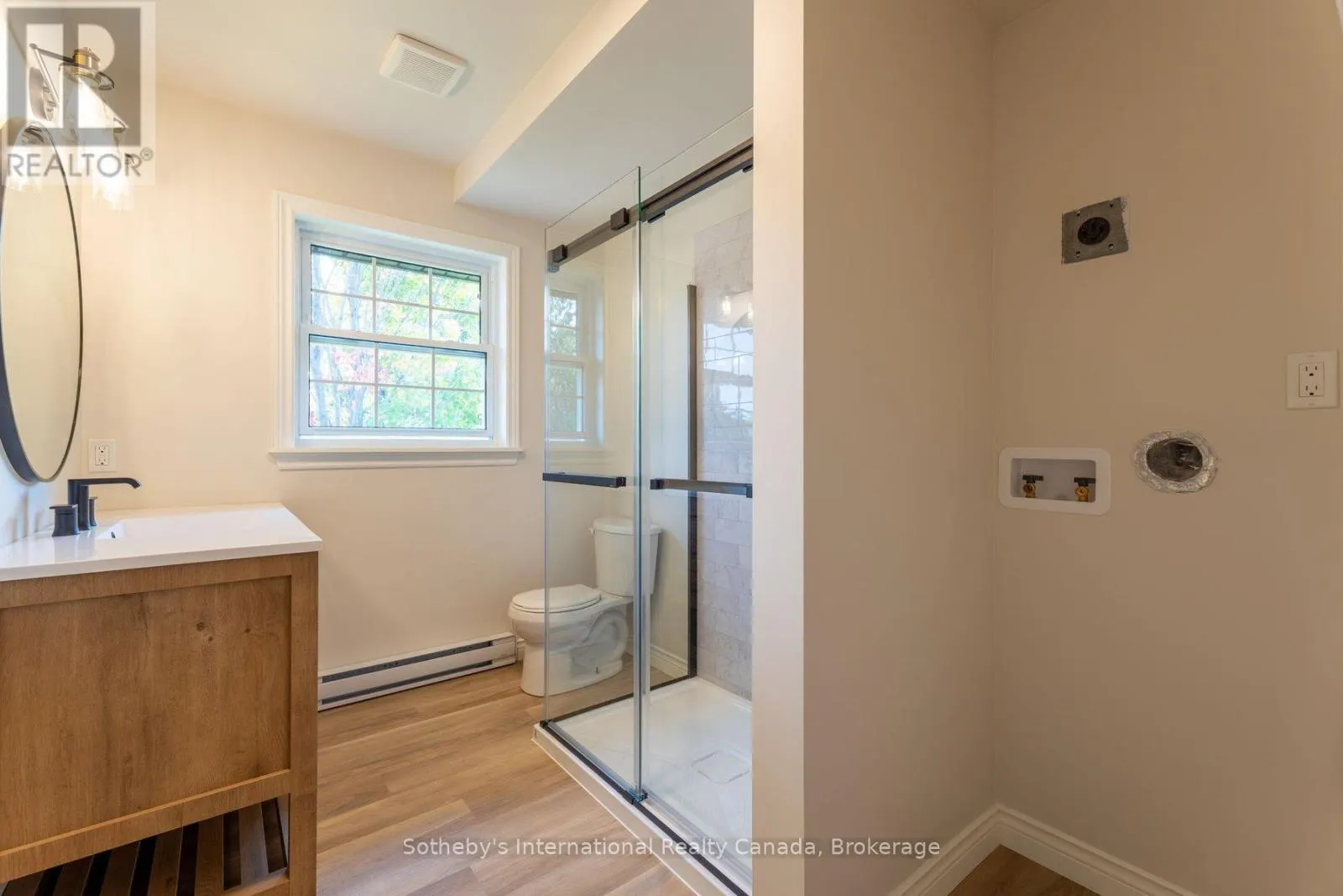 31 ELIZABETH STREET E