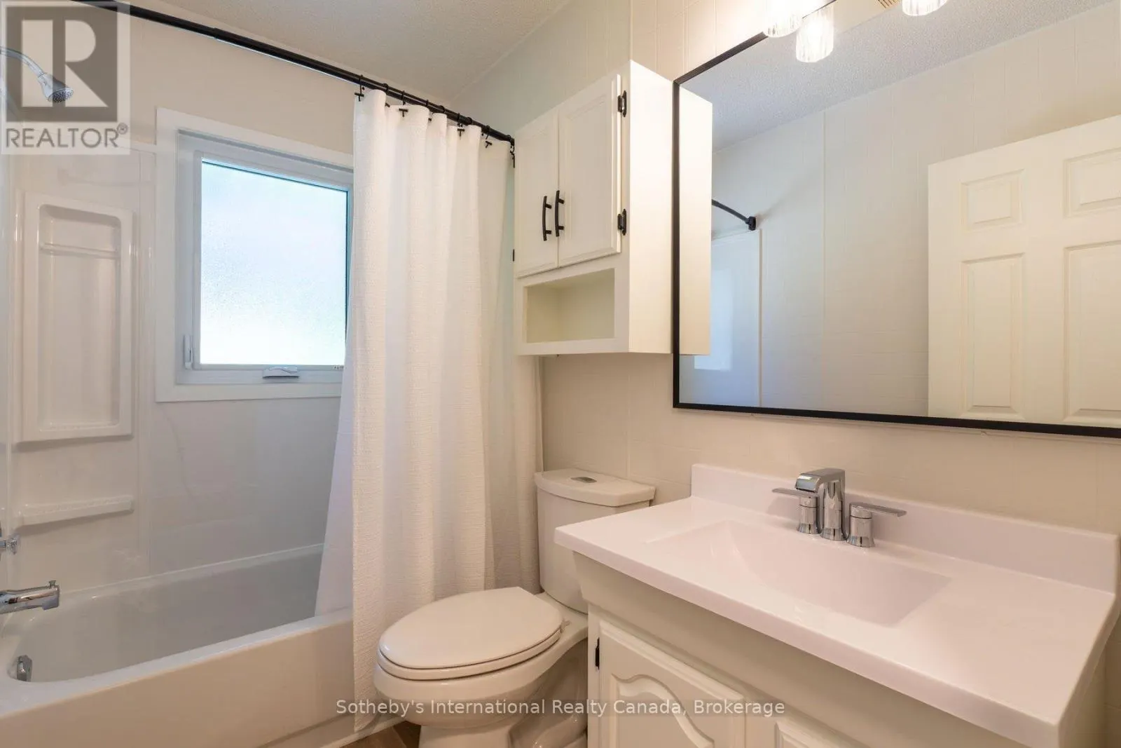 31 ELIZABETH STREET E