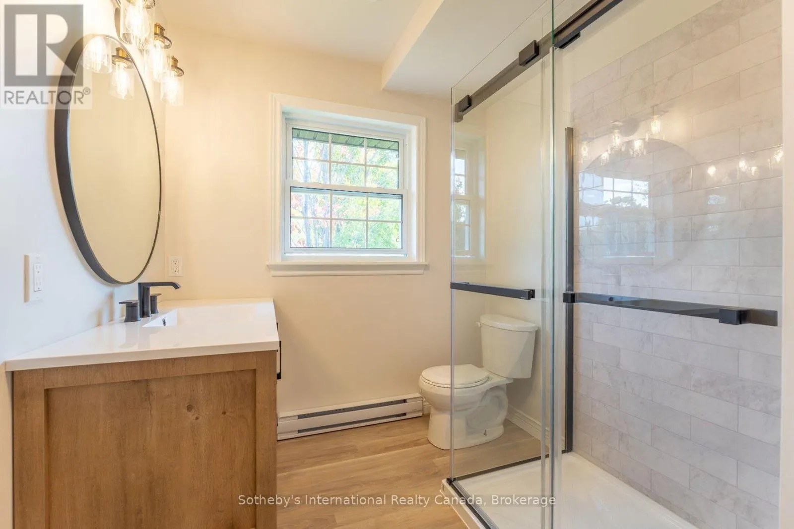 31 ELIZABETH STREET E