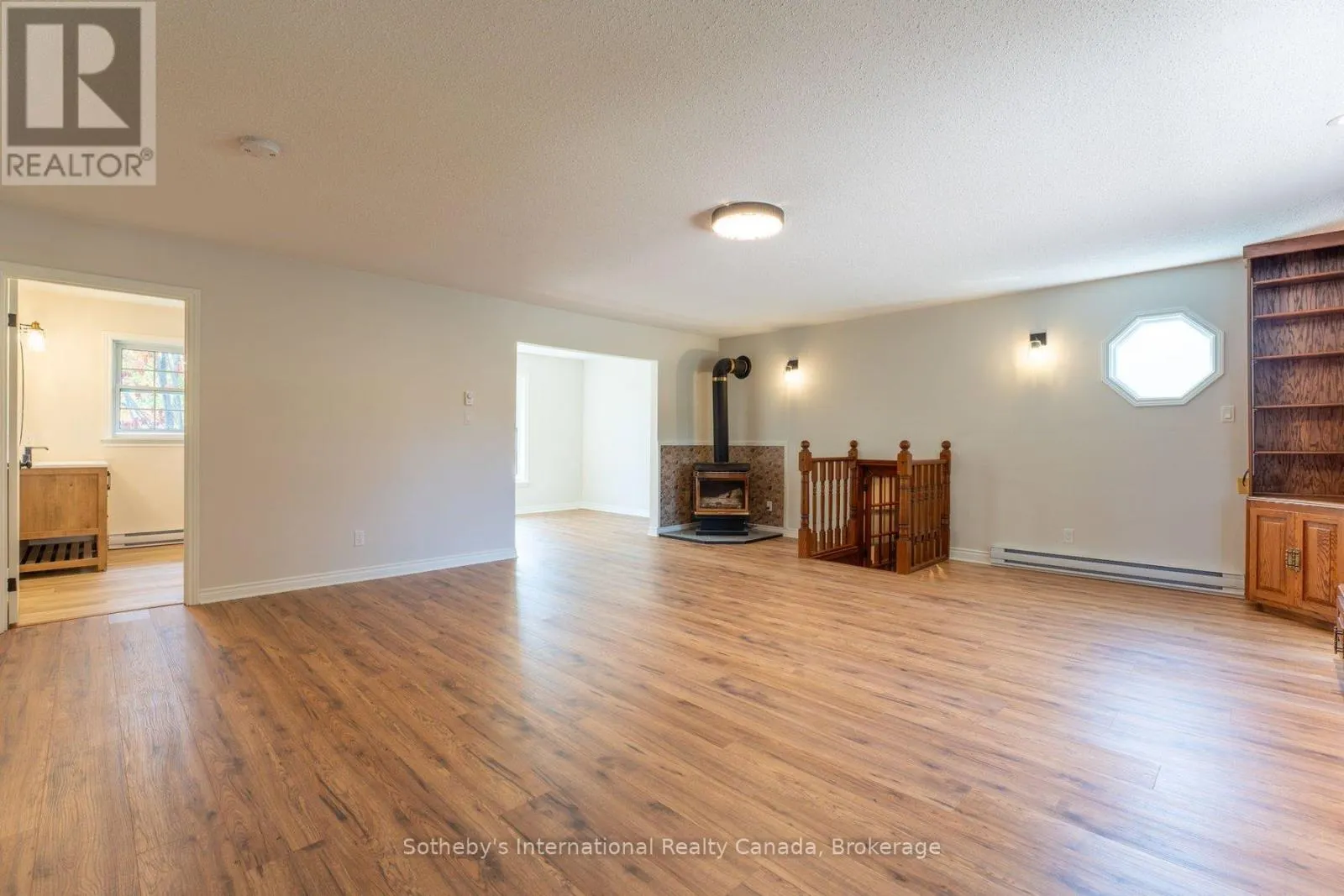 31 ELIZABETH STREET E