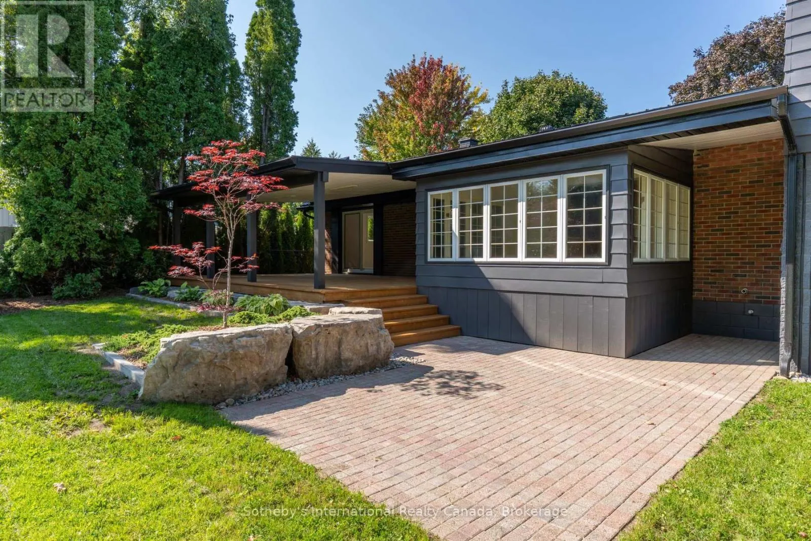 31 ELIZABETH STREET E