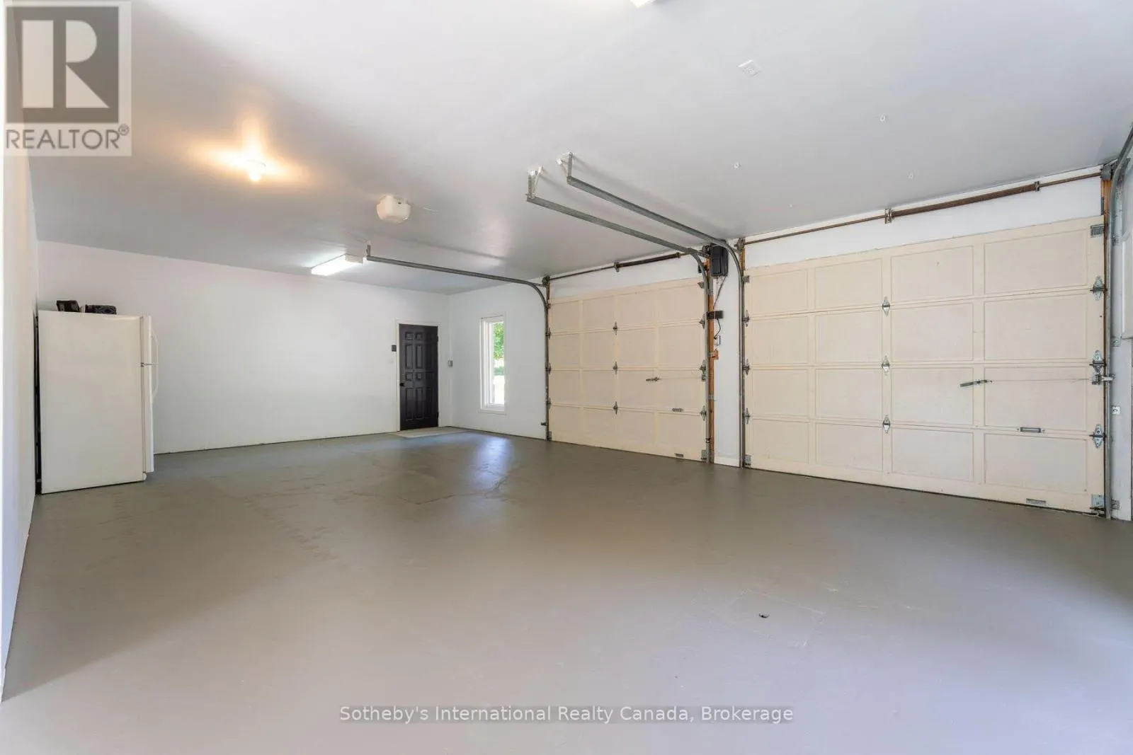 31 ELIZABETH STREET E