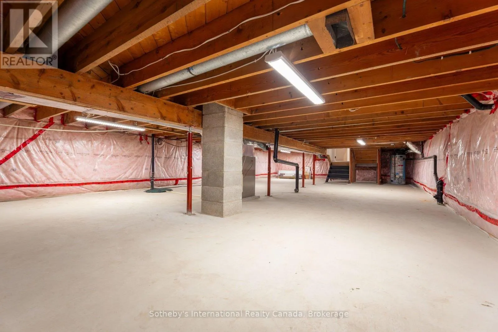 31 ELIZABETH STREET E