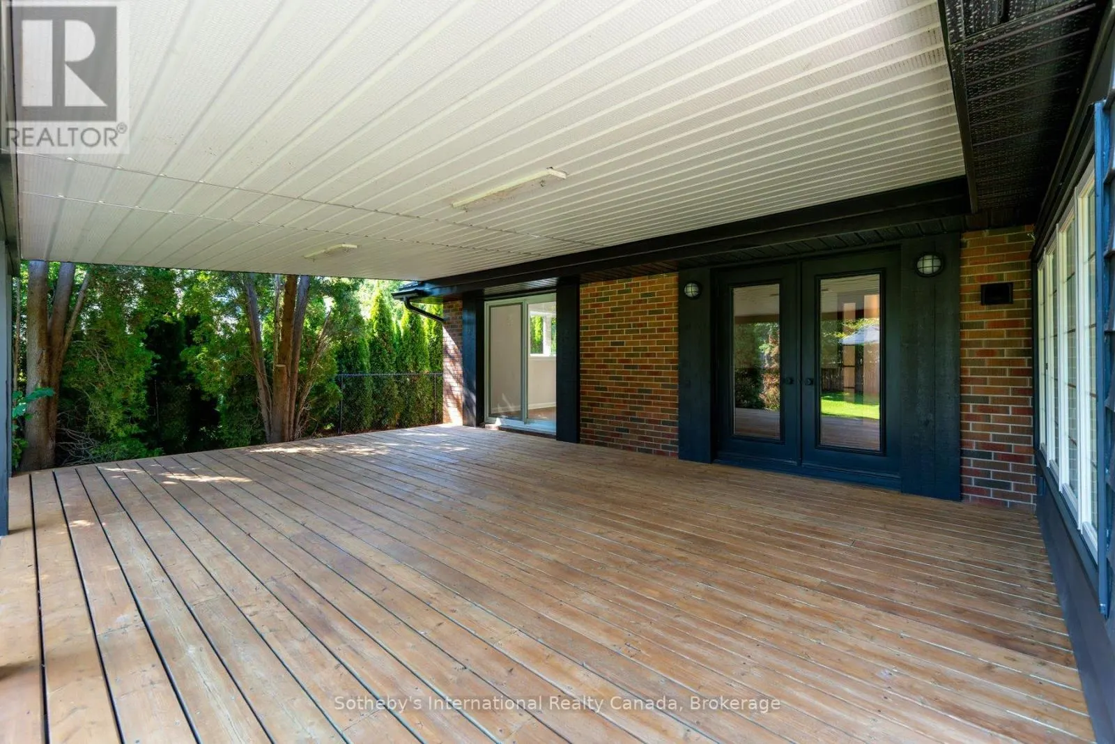 31 ELIZABETH STREET E