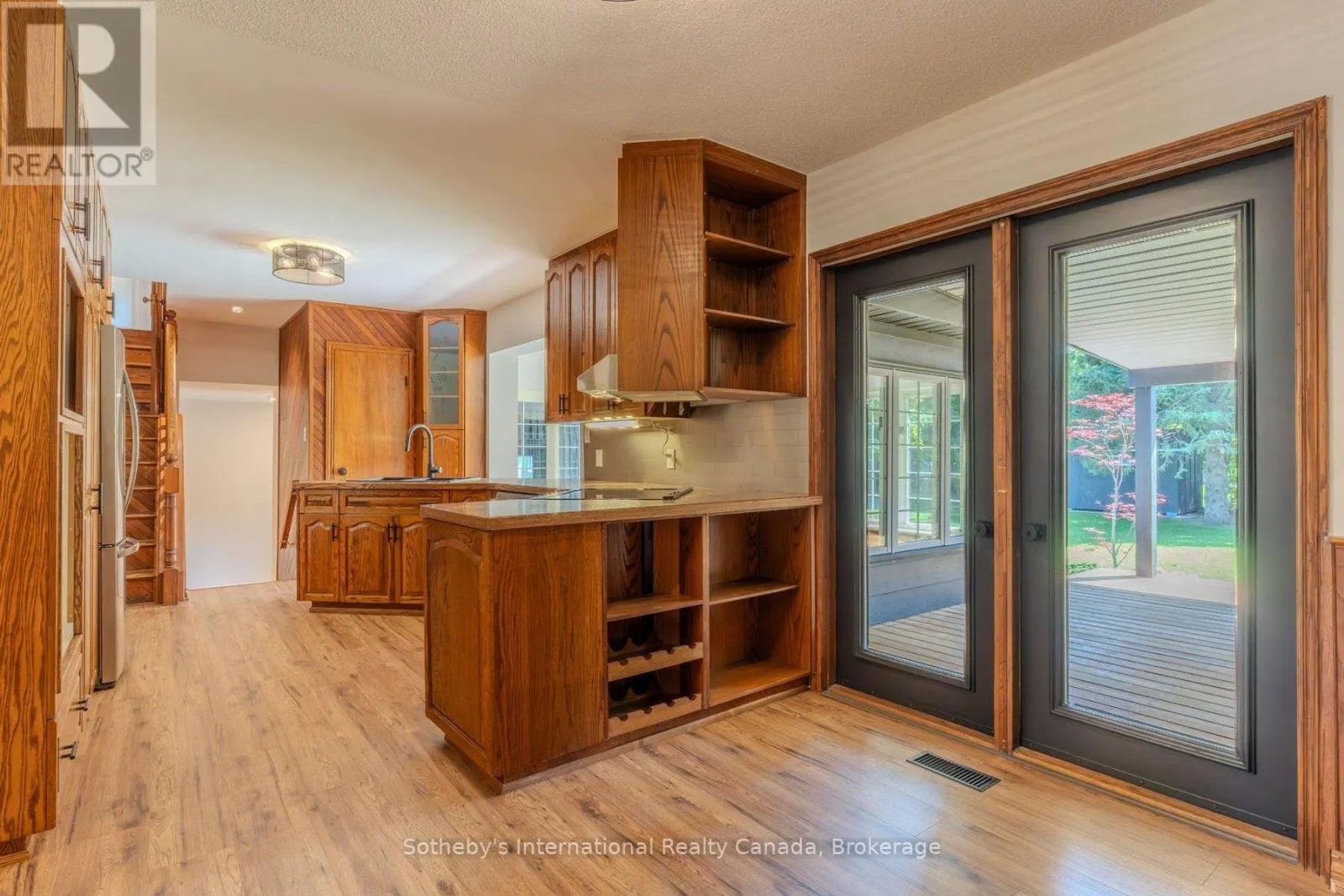 31 ELIZABETH STREET E