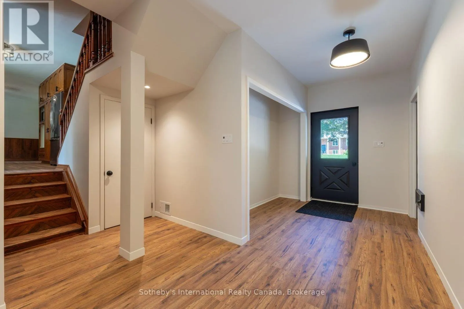 31 ELIZABETH STREET E