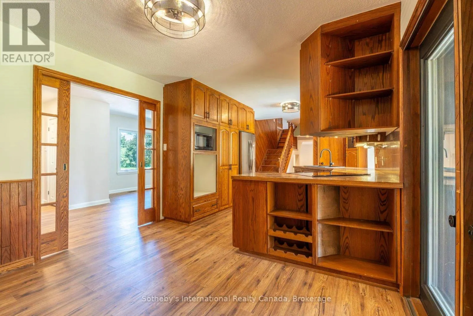 31 ELIZABETH STREET E