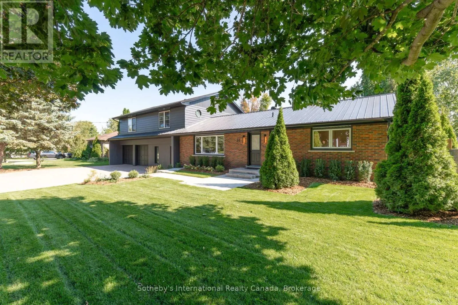 31 ELIZABETH STREET E