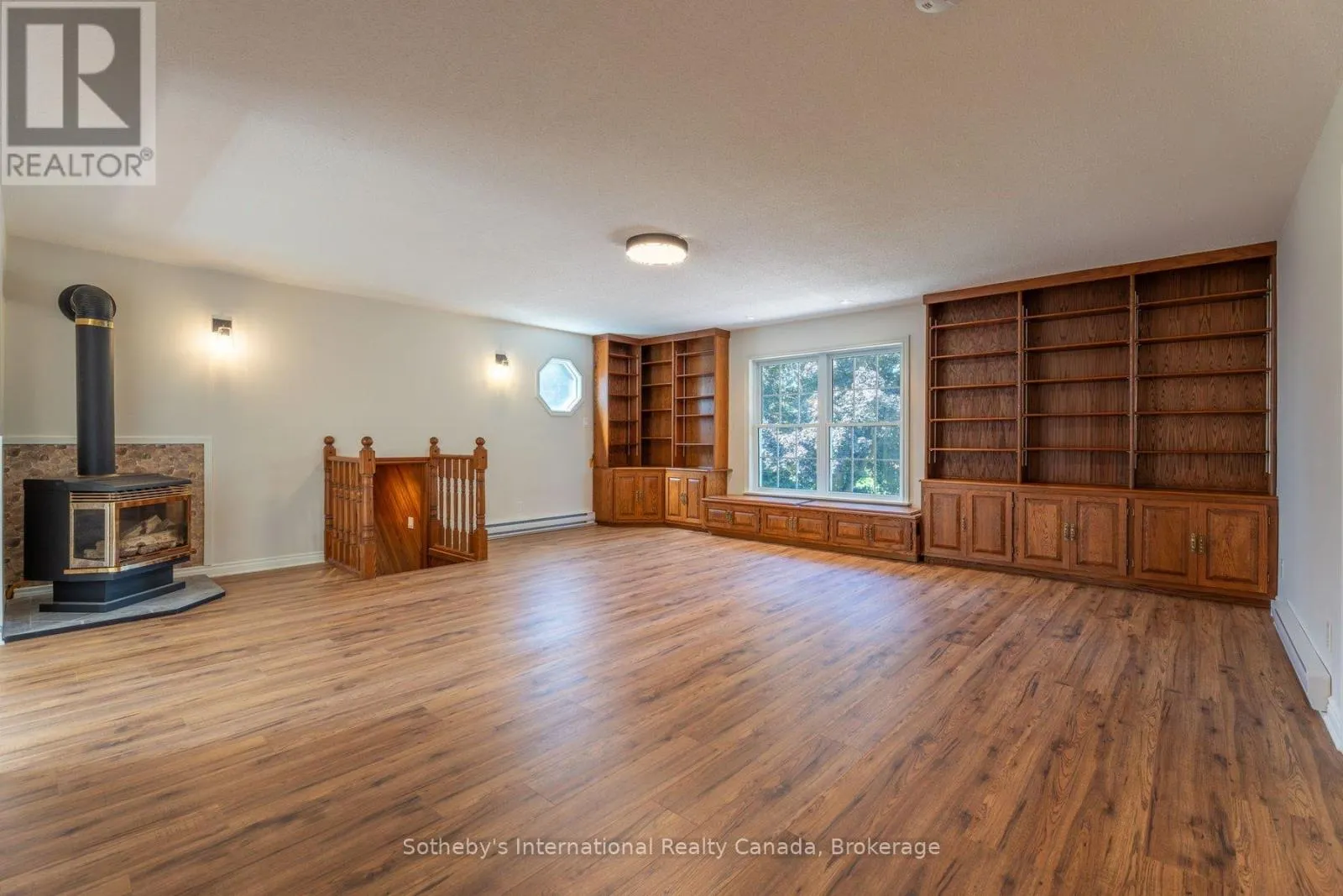 31 ELIZABETH STREET E