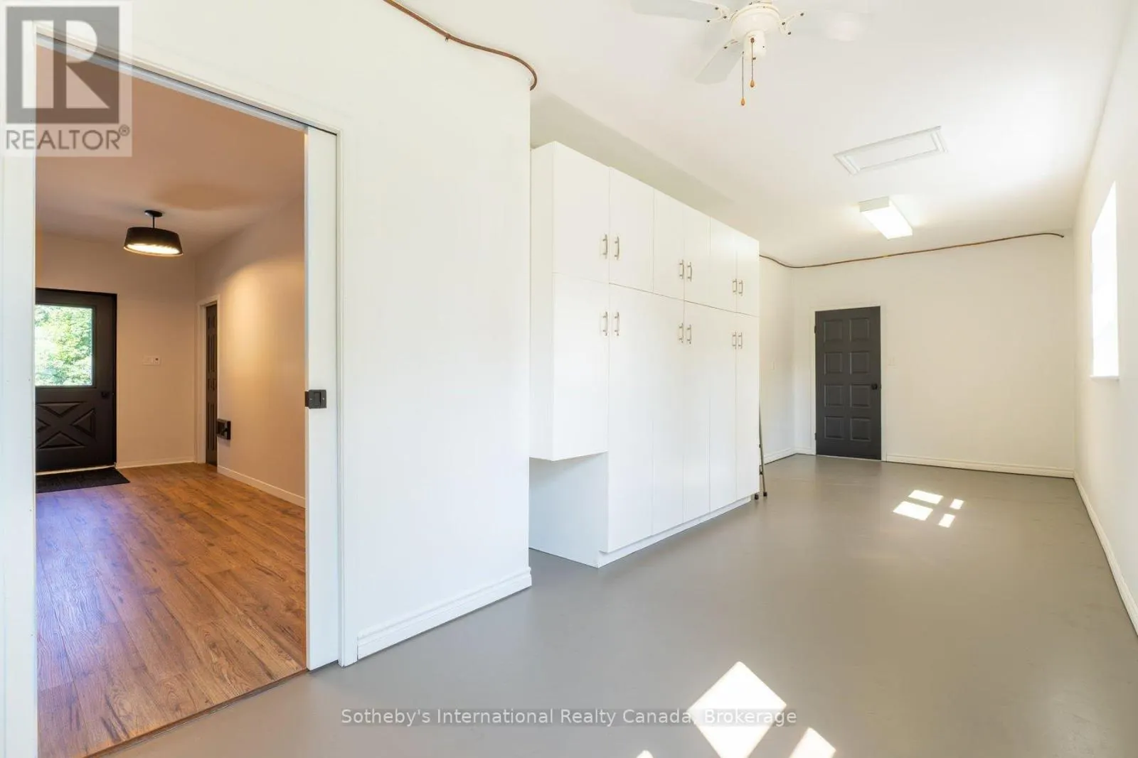 31 ELIZABETH STREET E