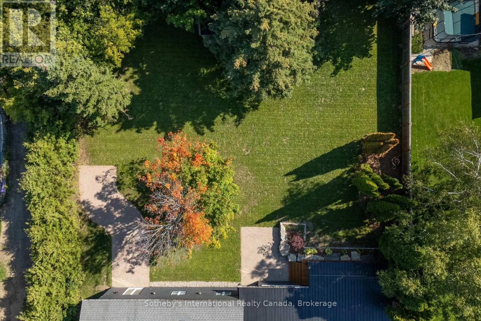 31 ELIZABETH STREET E