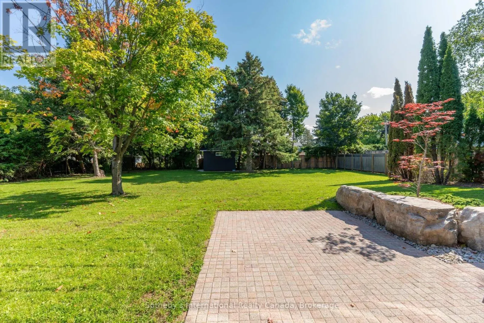 31 ELIZABETH STREET E