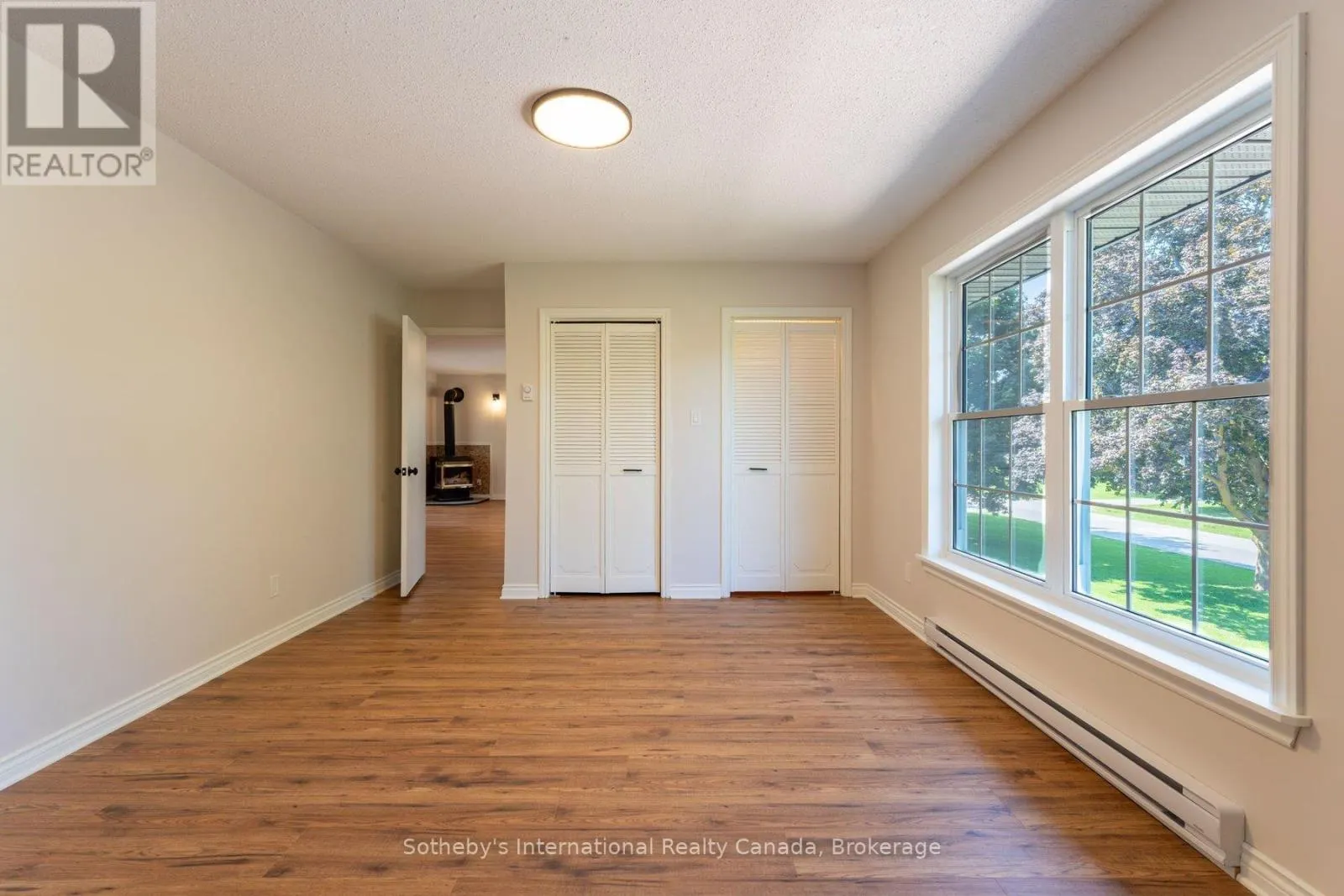 31 ELIZABETH STREET E