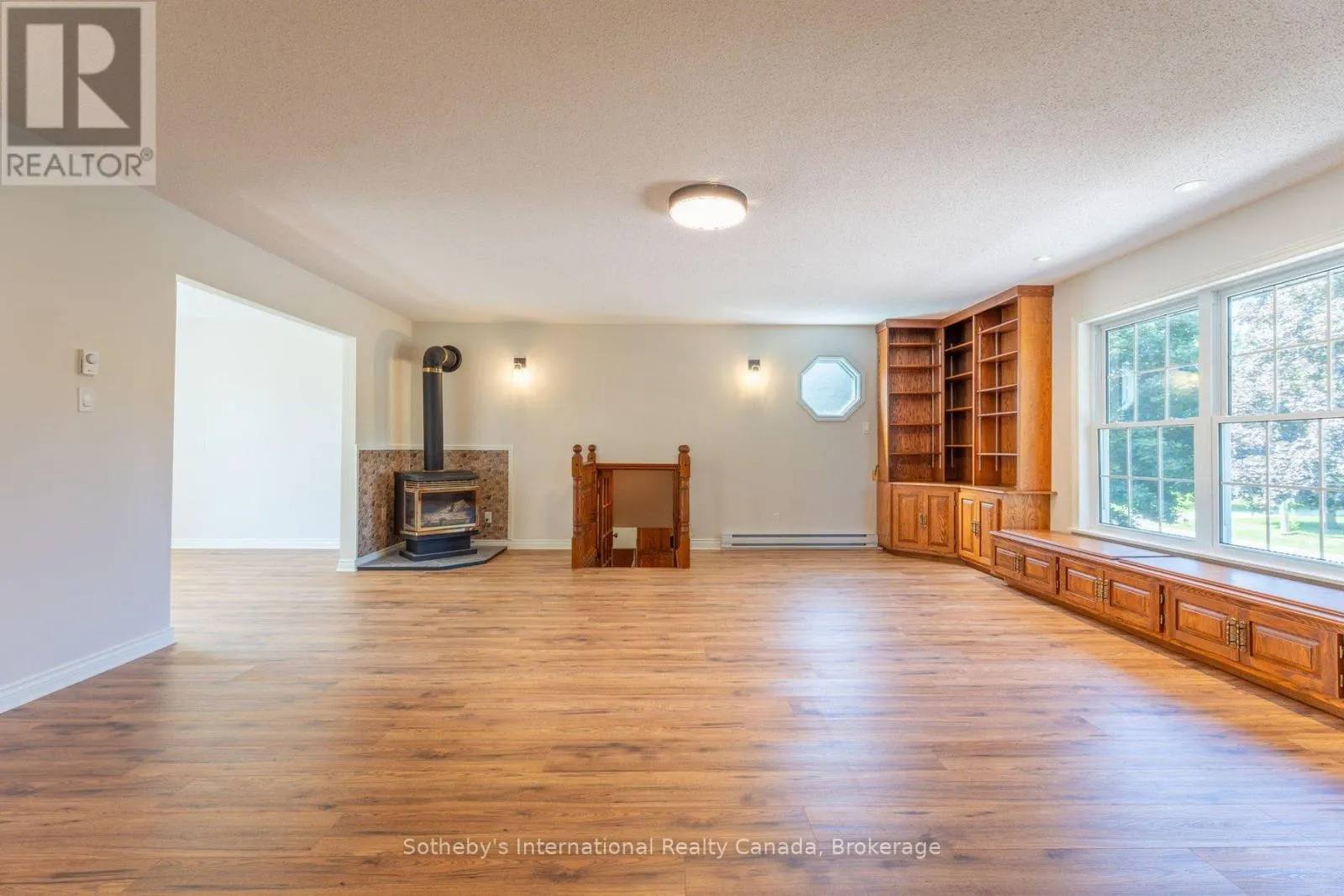 31 ELIZABETH STREET E