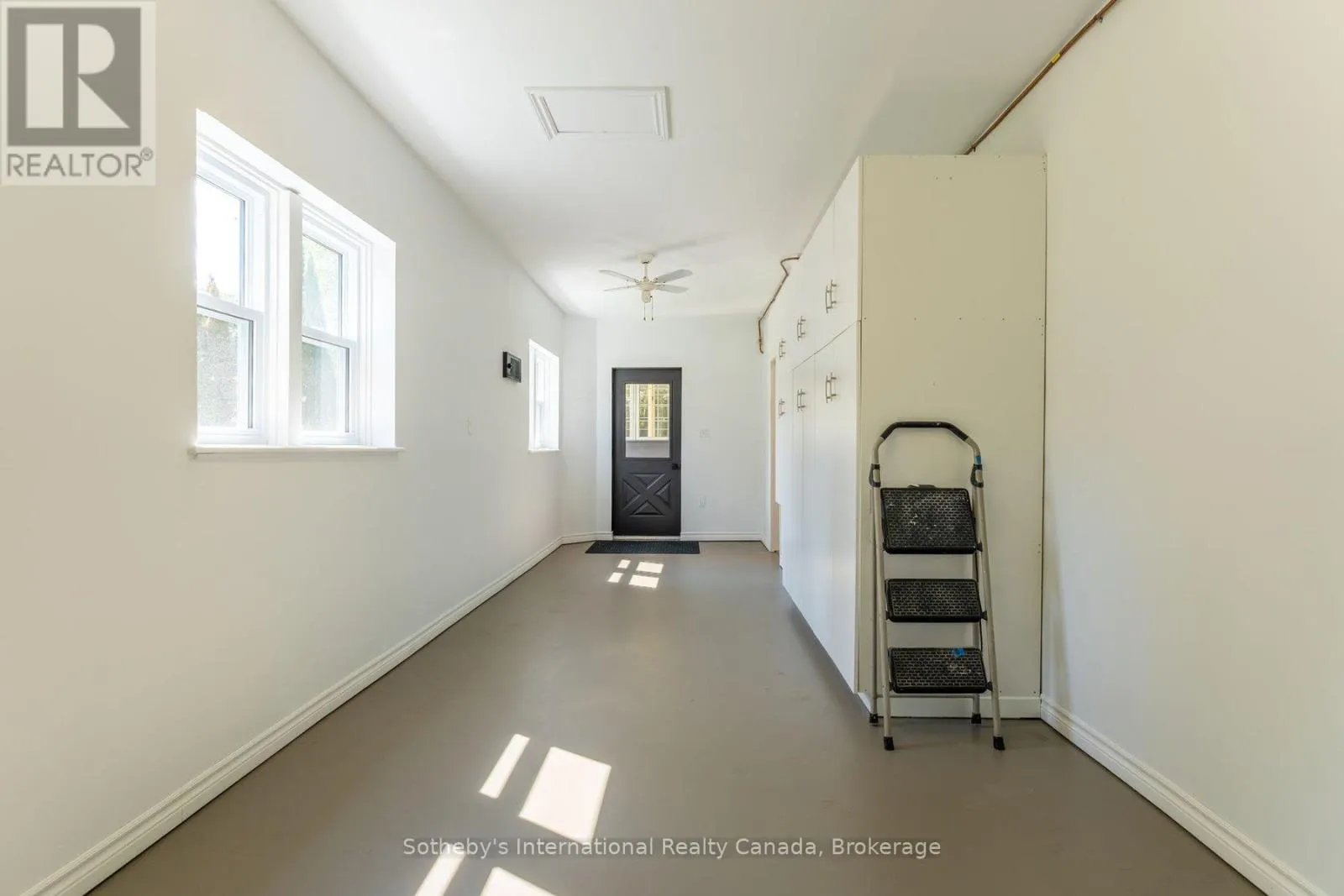 31 ELIZABETH STREET E