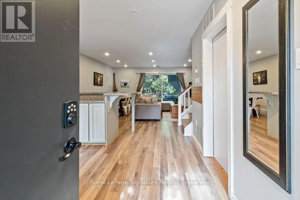 124 ESCARPMENT CRESCENT